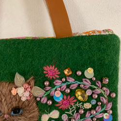 猫さんとビーズ刺繍のバッグ　羊毛フェルト生地のバッグ 10枚目の画像