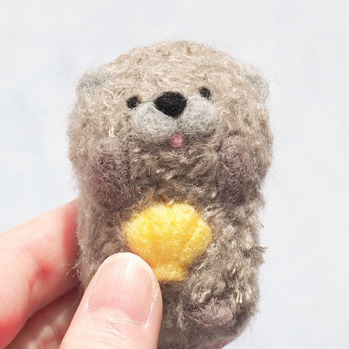 照れ屋のラッコ 羊毛フェルト AM woods 通販 17008837｜Creema(クリーマ)