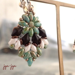 beads earrings ＊ JEMDUO / Brown / Black 5枚目の画像