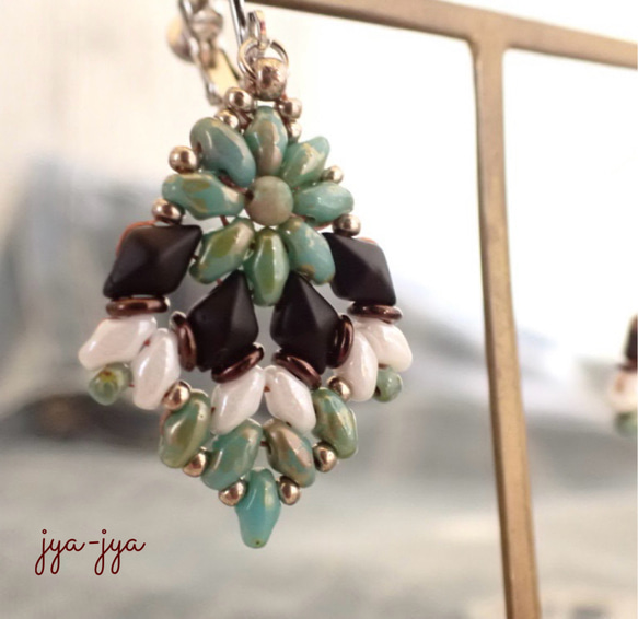 beads earrings ＊ JEMDUO / Brown / Black 5枚目の画像