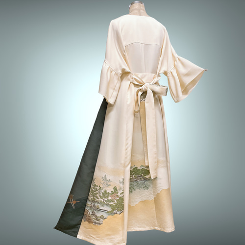 着物リメイク 正絹縮緬に総ラメ刺繍のワンピース ゴージャス 長袖 裏