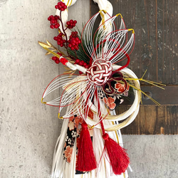 正月飾り～ミニ竹・赤椿・小松・葉牡丹・バラ入りお正月アレンジ 迎春