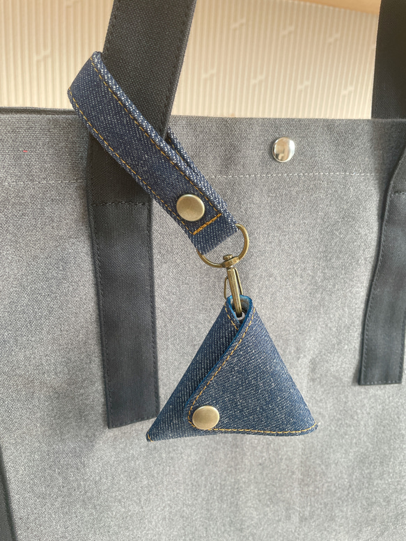 岡山牛仔布三角零錢包配件盒帶靛藍 第3張的照片