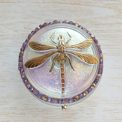 蜻蛉　アメジスト　チェコガラスボタンのピルケース　小さなジュエリーボックス　一点限り 2枚目の画像