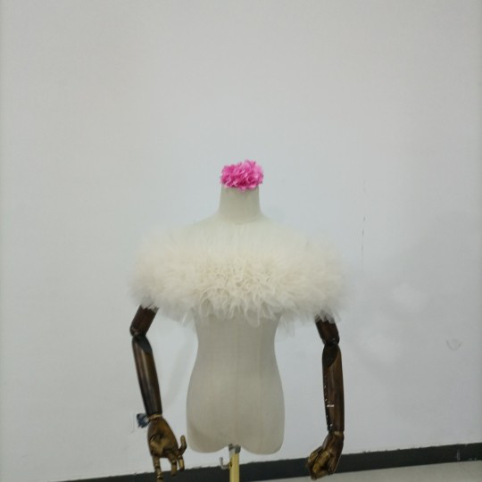 送料無料！ 人気上昇！ ポンチョ ソフトチュール ラッフルフリル 　取り外しオフショルダー