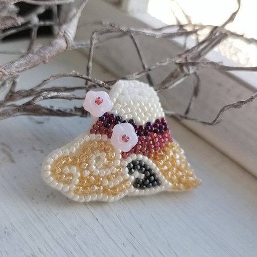 赤富士M*ビーズ刺繍ブローチ ブローチ pinco 通販｜Creema