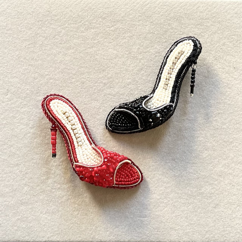 ビーズ刺繍のブローチ -3Dハイヒール- pumps ブローチ Belva