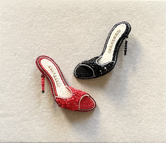 ビーズ刺繍のブローチ　-3Dハイヒール- pumps 3枚目の画像