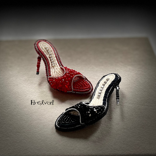ビーズ刺繍のブローチ -3Dハイヒール- pumps ブローチ Belva