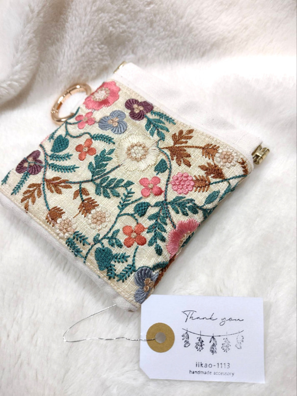 360°インド刺繍の12㌢バネ口ポーチ　パステル　両面　ポーチ　財布　カン付き 1枚目の画像