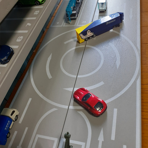 お客様組み立て品6段100台ロングトミカ仕様自作ロータリー交差点 お客様組み立て品6段100台ロングトミカ仕様自作ロータリー交差点