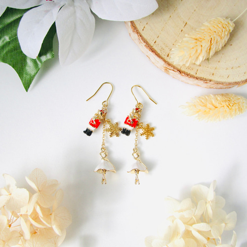 バレエ】くるみ割り人形の耳飾り アレルギー対応可 イヤリング 樹脂