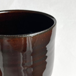 シンプルなマグカップ(ダークブラウン・横長) コーヒーカップ / 陶器 7枚目の画像