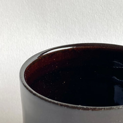 シンプルなマグカップ(ダークブラウン・横長) コーヒーカップ / 陶器 4枚目の画像