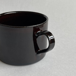 シンプルなマグカップ(ダークブラウン・横長) コーヒーカップ / 陶器 8枚目の画像