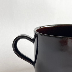 シンプルなマグカップ(ダークブラウン・横長) コーヒーカップ / 陶器 5枚目の画像