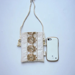 アンティークゴールド刺繍レースの『スマホポシェット』, スマホショルダー　スマホポーチ　インド刺繍 6枚目の画像