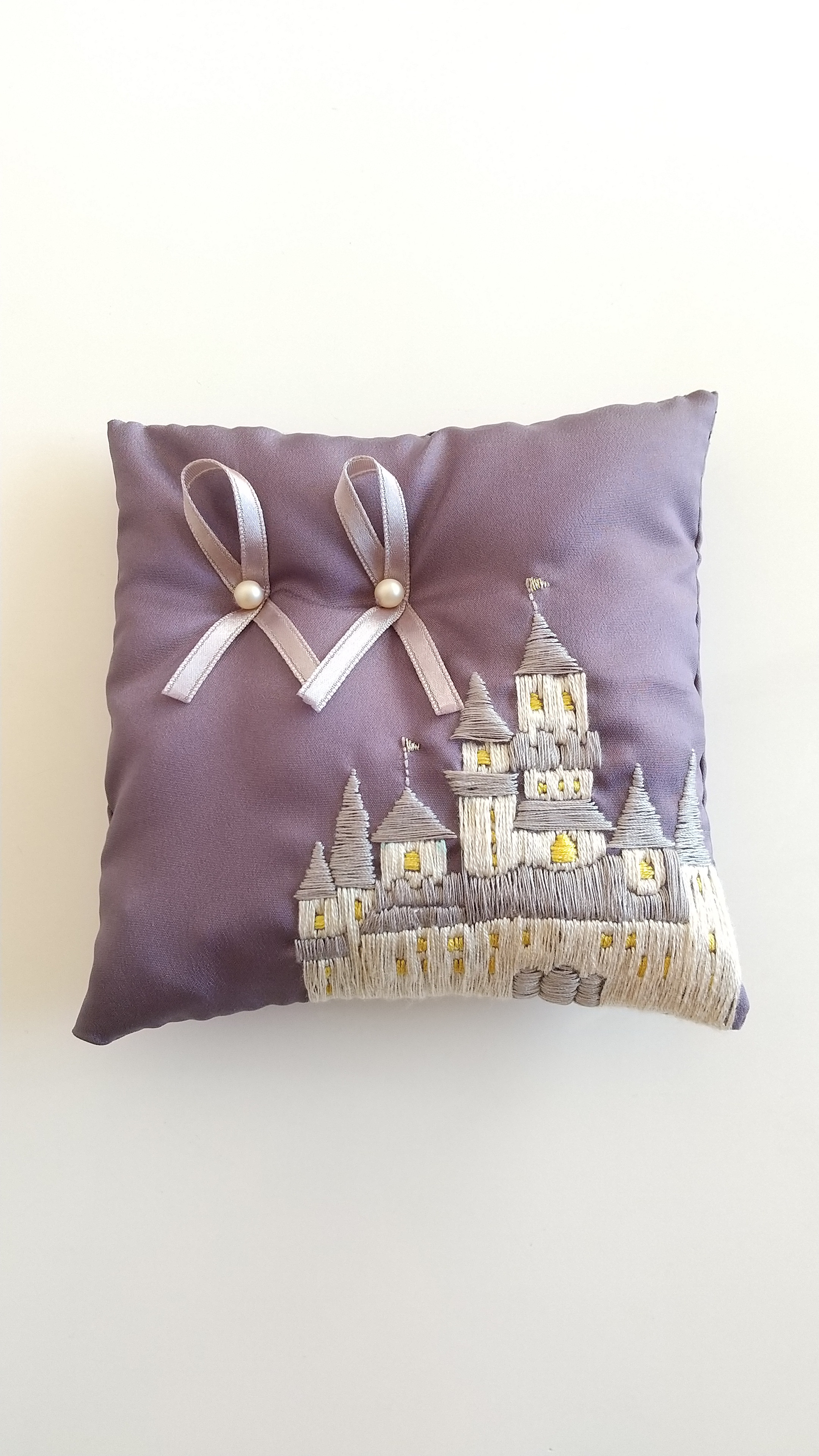 お城の手刺繍リングピロー　紫