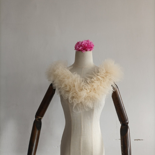 送料無料！ 人気上昇！3WAYS取り外しオフショルダー つけ襟シャンパン  ポンチョ ソフトチュール ラッフルフリル