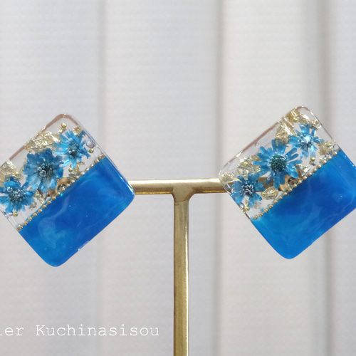 レジンアート バイカラーのお花のピアス/イヤリングとペンダント
