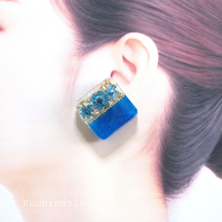 樹脂藝術雙色花朵耳環/耳環及吊墜&lt;深藍&gt; (金色) 第9張的照片