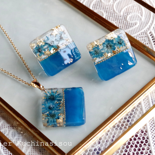 レジンアート バイカラーのお花のピアス/イヤリングとペンダント
