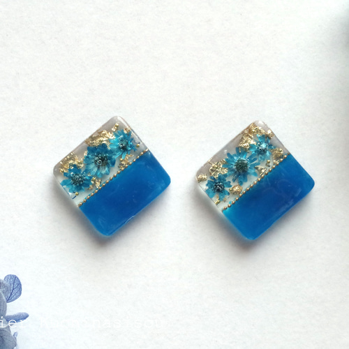 レジンアート バイカラーのお花のピアス/イヤリングとペンダント