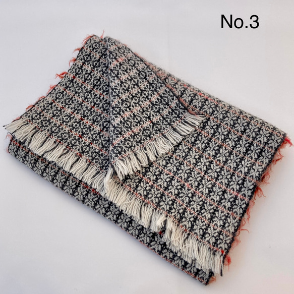 手織り スノーフレーク柄の模様織りマフラー 10枚目の画像