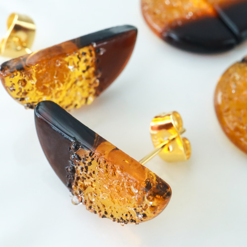 ガラス》moon オランジェット ピアス イヤリング チョコレート