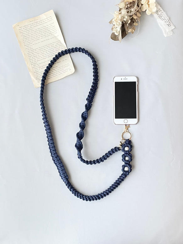 パラコードで作るお花のスマホショルダーストラップ(ネイビー