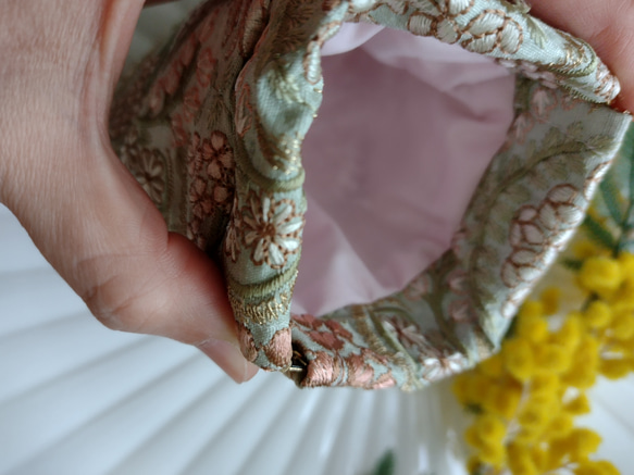 【12㌢バネ口】インド刺繍ポーチ　ミントグリーン　ポーチ　財布　プレゼント　ピルケース 4枚目の画像