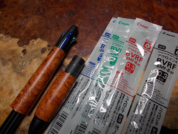 4+1多機能ペン　アクロインキ0.7黒青赤緑の4色と０.5㎜シャープ　アンボイナバールの手作りペン！ 12枚目の画像
