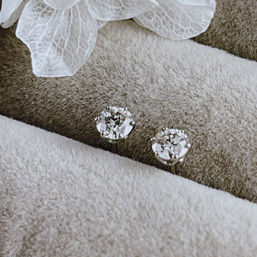 宝石鑑別書付き PT900 天然ダイヤモンドピアス0.3ct ピアス
