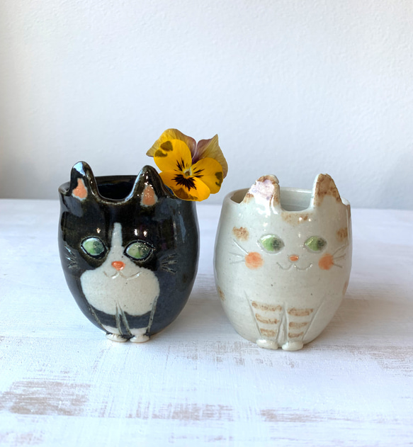 小さな猫の花瓶 4枚目の画像