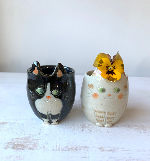 小さな猫の花瓶 5枚目の画像
