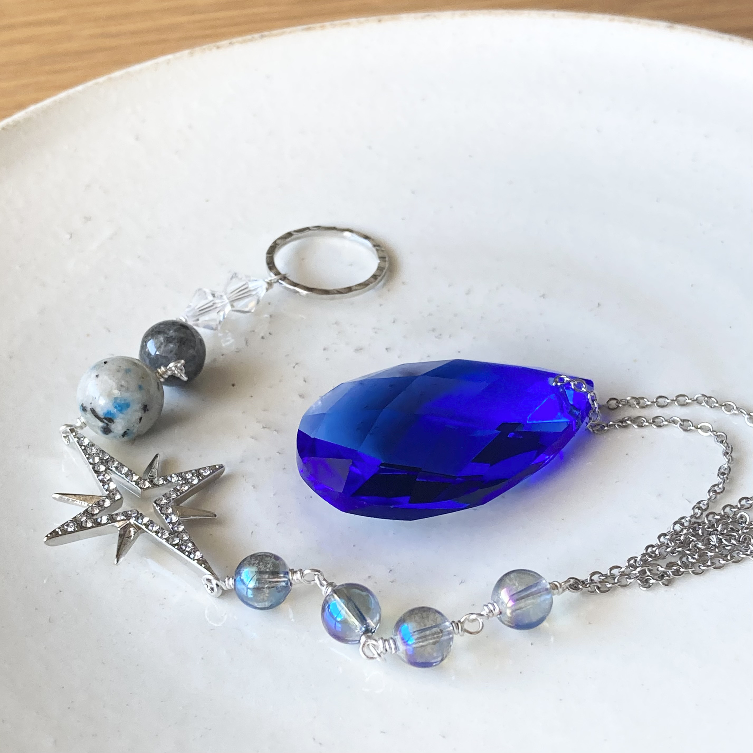 幸せブルーのしずく型サンキャッチャー