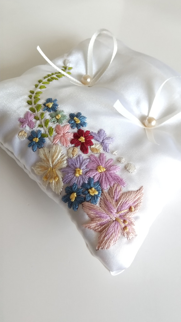 花の手刺繍リングピロー　白 3枚目の画像