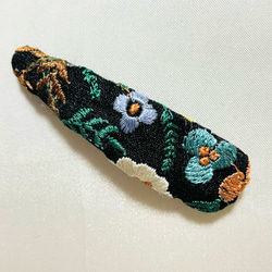 インド刺繍リボンのパッチンピン 2枚目の画像