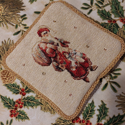 クリスマス柄の刺繍オーナメント&コースター 《サンタクロース柄》 1枚目の画像