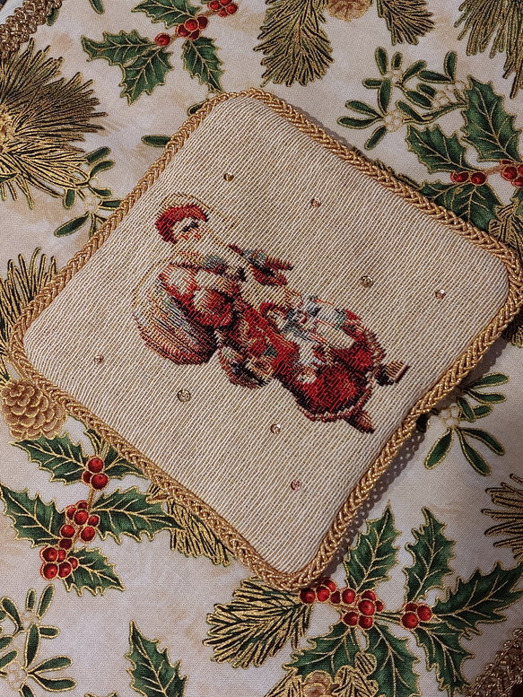 クリスマス柄の刺繍オーナメント&コースター 《サンタクロース柄》 1枚目の画像