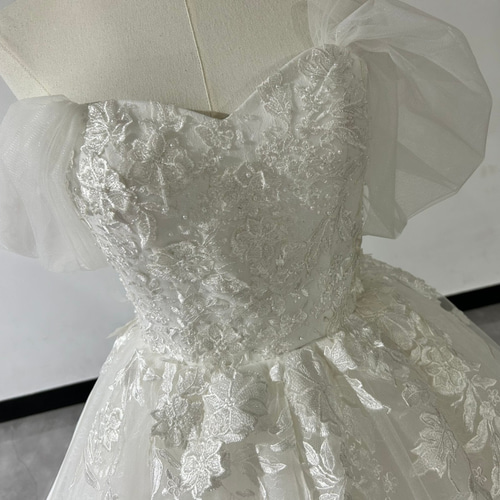 送料無料！美品！ 上品花レース キラキラチュール ウエディングドレス 