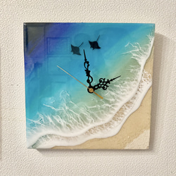 現品　送料無料　海アートましかく壁掛け時計　ブルー  ディスプレイ　フィジー　タヒチ　マンタ　ウミガメ　波アート　レジン 1枚目の画像