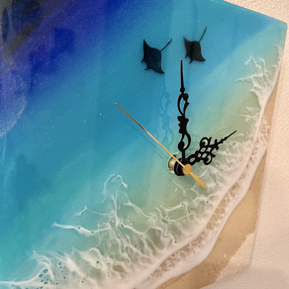 現品　送料無料　海アートましかく壁掛け時計　ブルー  ディスプレイ　フィジー　タヒチ　マンタ　ウミガメ　波アート　レジン 2枚目の画像
