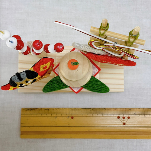 お正月飾り【招福飾り】迎春 木製鏡餅 ミニチュア重ね餅 凧 紅白