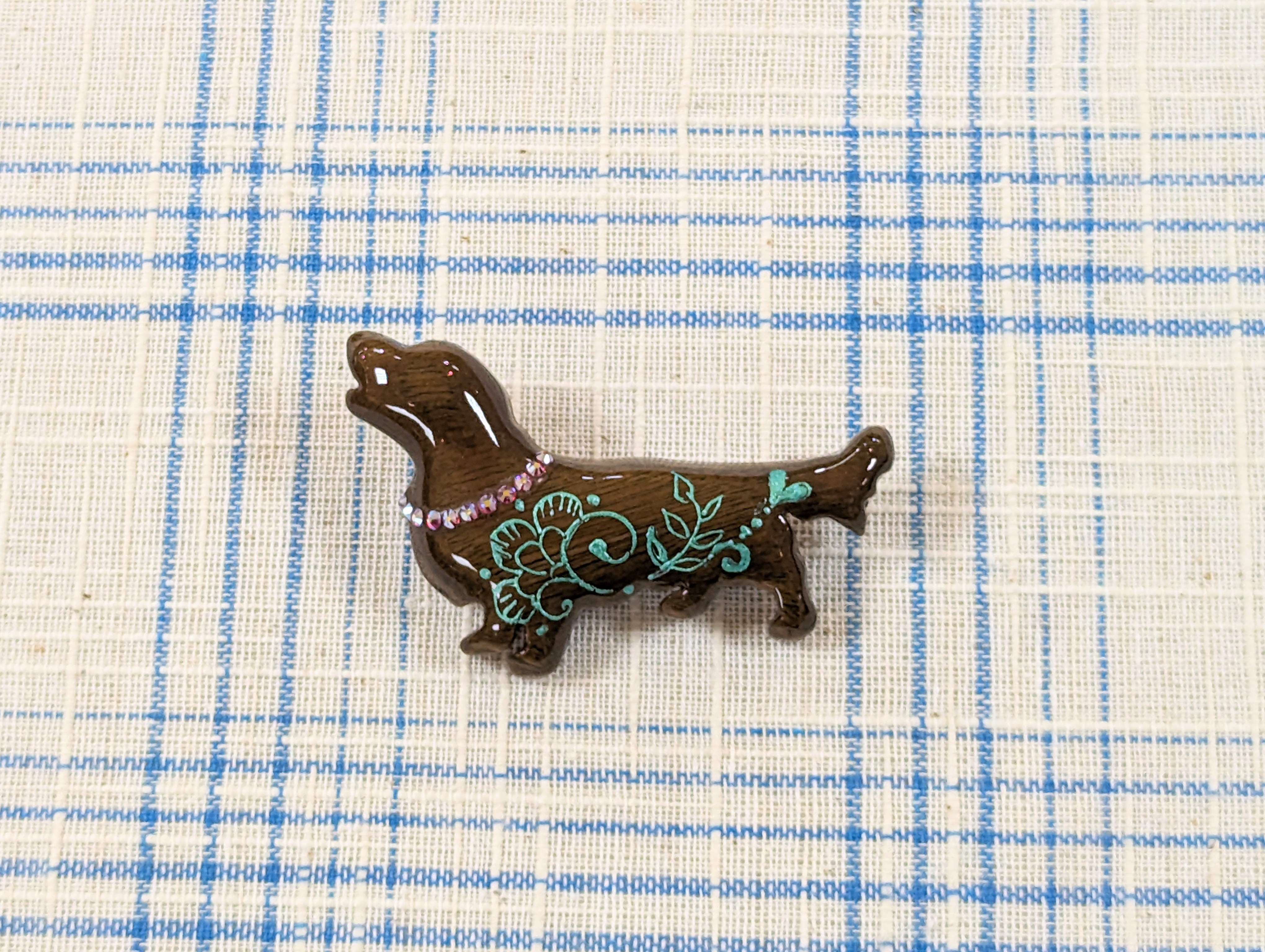 木製　ブローチ　(  ダックス  )