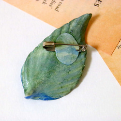 ブローチ「天使の羽」緑① コサージュ/お祝い/プレゼント/おしゃれ 普段使い かわいい  手作り 木の葉ブローチ 3枚目の画像