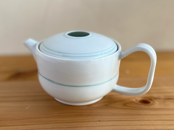 シンプルなこだわりデザインの白磁青線ドーナツポット 日本茶 紅茶にどうぞ 3枚目の画像