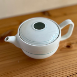 シンプルなこだわりデザインの白磁青線ドーナツポット 日本茶 紅茶にどうぞ 4枚目の画像