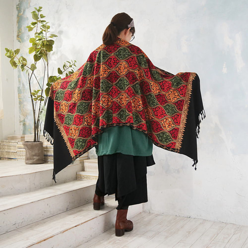 身に着けるだけで存在感が際立つ＊モロッカン柄＊贅沢に刺繍を施した