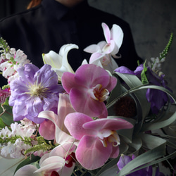 【母の日　生花ギフト高級胡蝶蘭 アレンジメント L】東京でしか入手困難なお花や珍しいお花などを使用 6枚目の画像